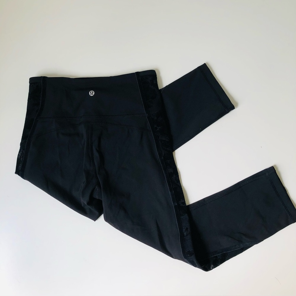 Lululemon Wunder Under Crop. HR. Size 6